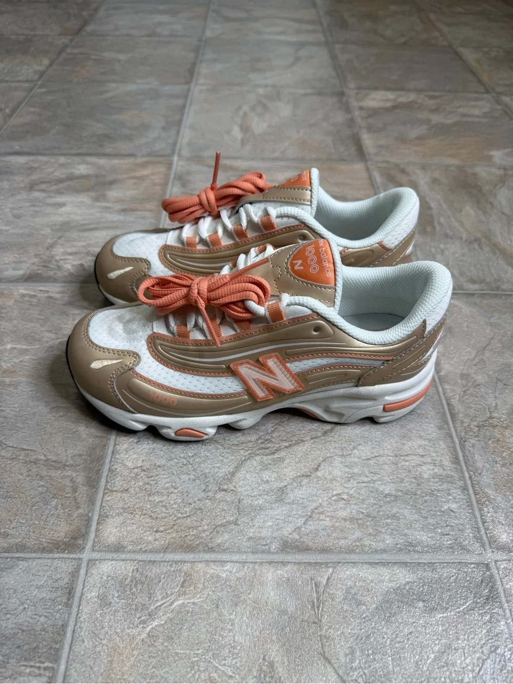 New Balance 1000 White Gold Girls GS Shoe Size 4 Gold CG1000FP NWT